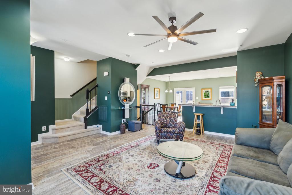 1214 SHENANDOAH SQUARE S