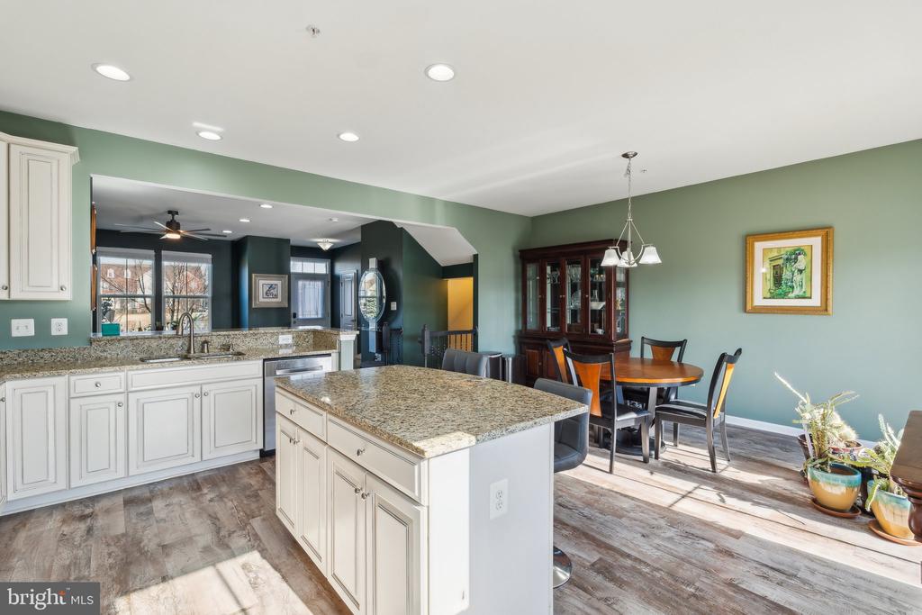 1214 SHENANDOAH SQUARE S