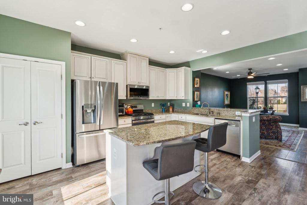 1214 SHENANDOAH SQUARE S