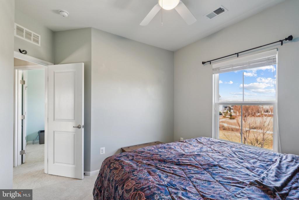 1214 SHENANDOAH SQUARE S