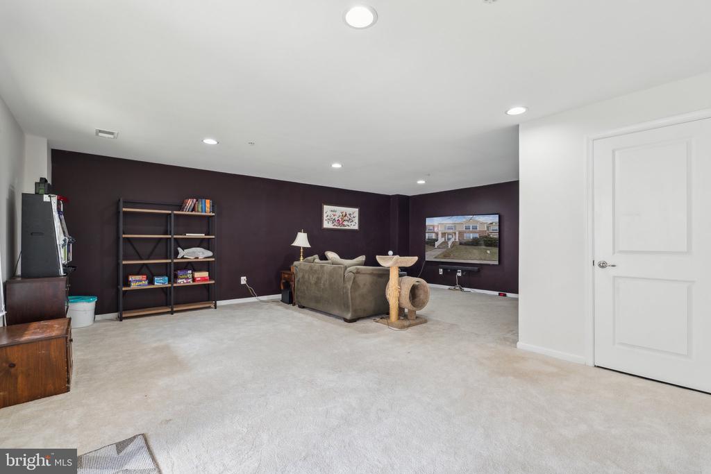 1214 SHENANDOAH SQUARE S