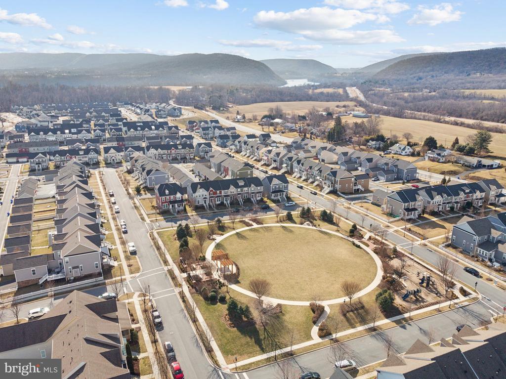 1214 SHENANDOAH SQUARE S