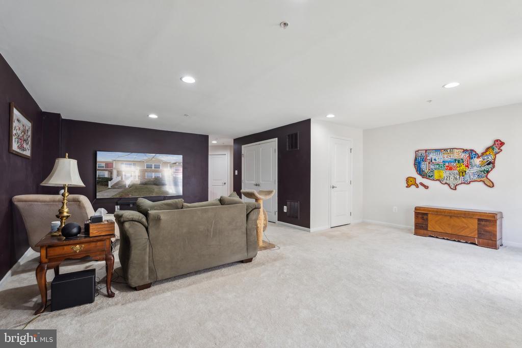 1214 SHENANDOAH SQUARE S