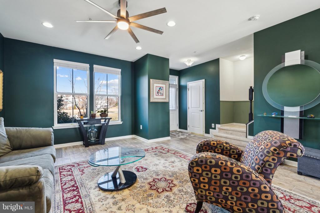 1214 SHENANDOAH SQUARE S