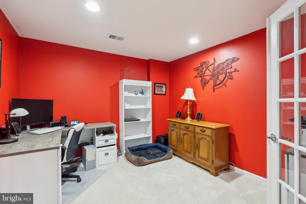 1214 SHENANDOAH SQUARE S