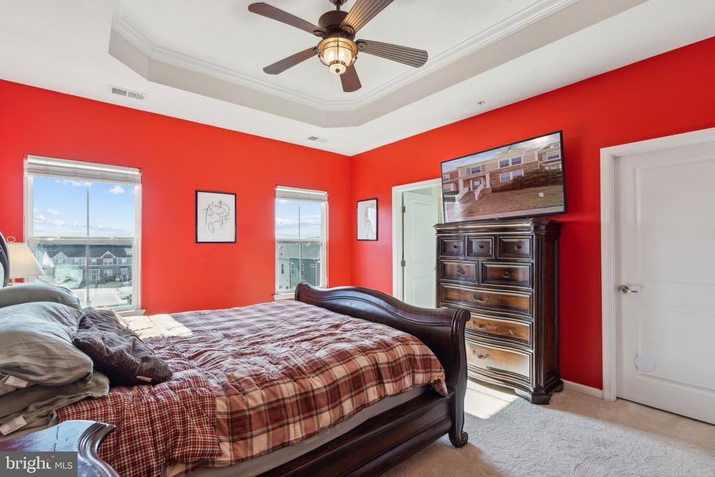 1214 SHENANDOAH SQUARE S