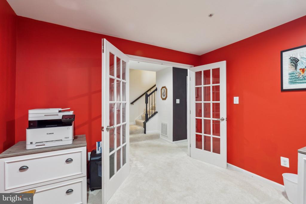 1214 SHENANDOAH SQUARE S