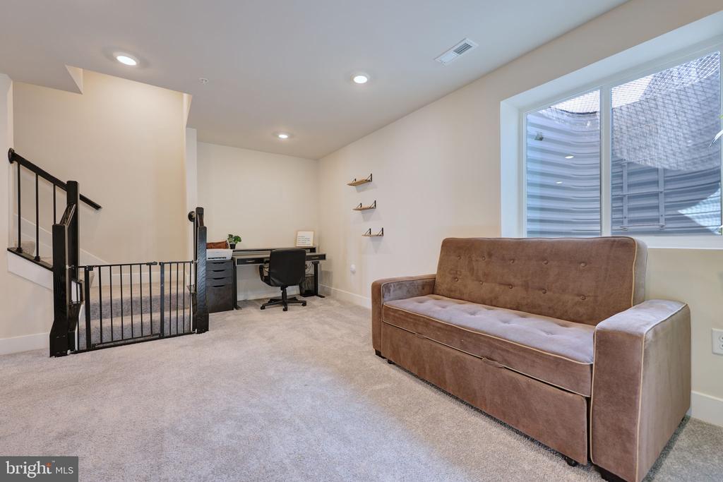 2353 SPRUCE KNOB TER