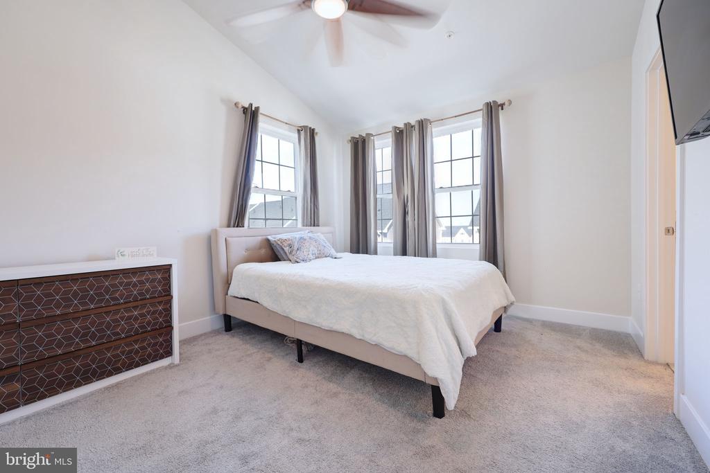 2353 SPRUCE KNOB TER
