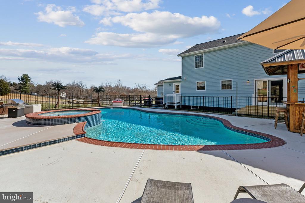 2994 HOPE MILL LN