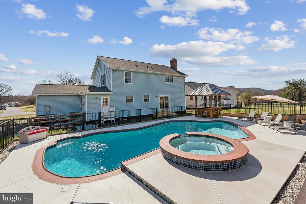 2994 HOPE MILL LN