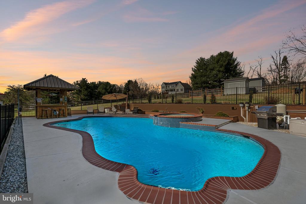 2994 HOPE MILL LN