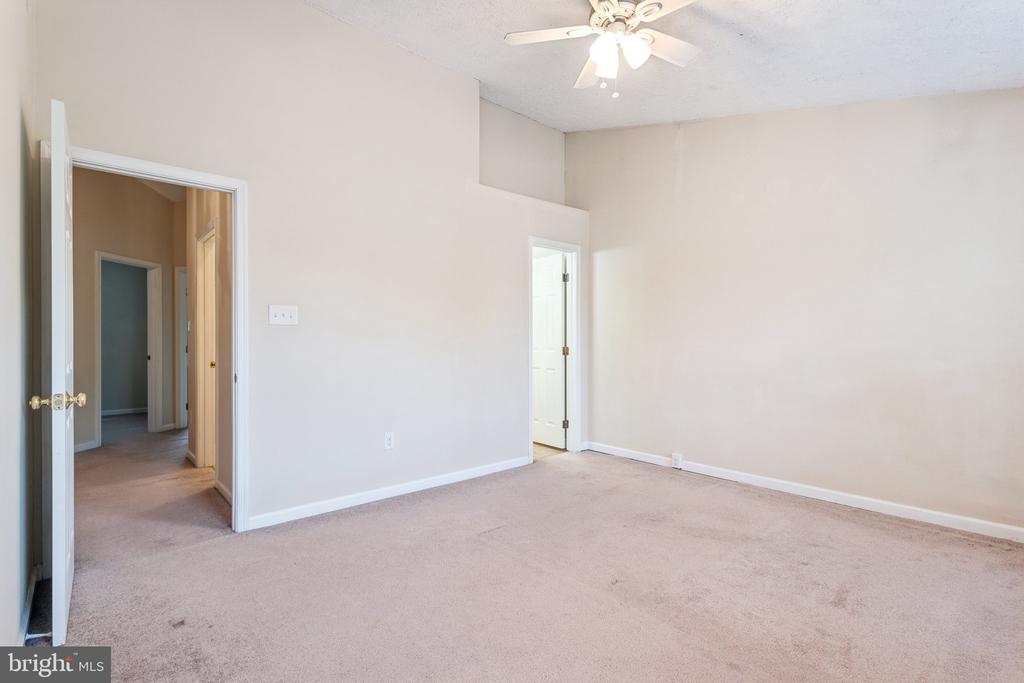 5492 PRINCE WILLIAM COURT