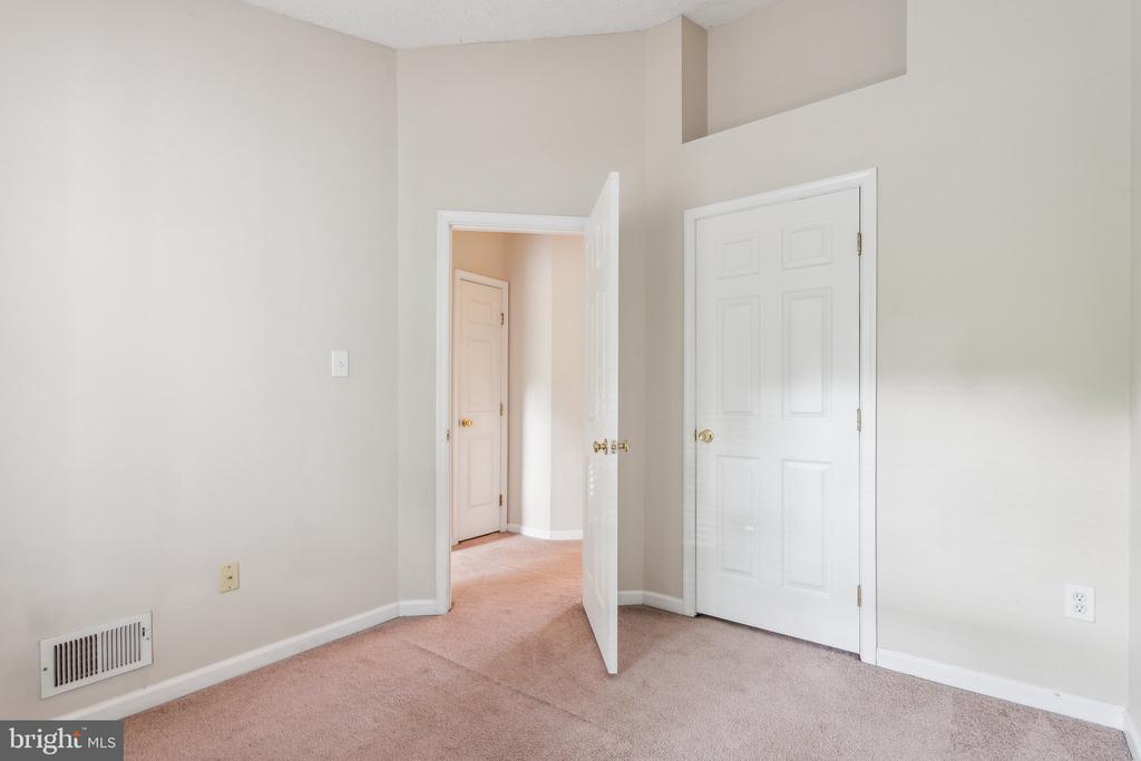 5492 PRINCE WILLIAM COURT