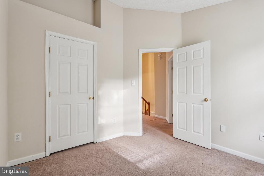 5492 PRINCE WILLIAM COURT