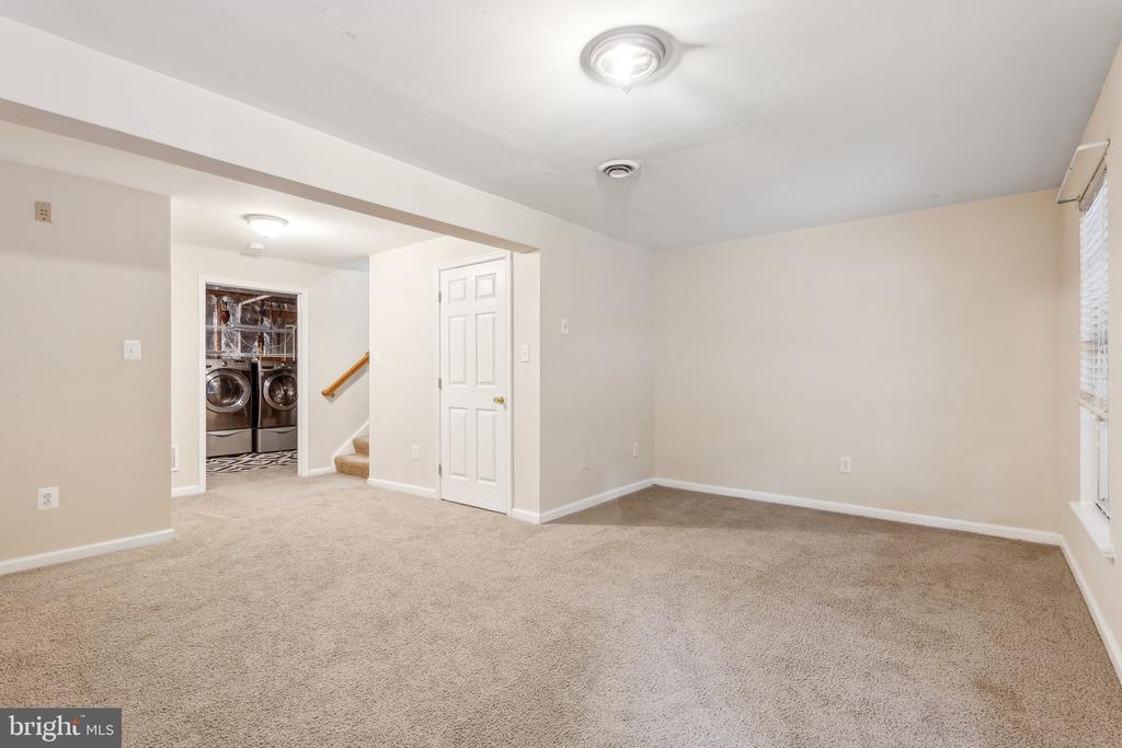 5492 PRINCE WILLIAM COURT