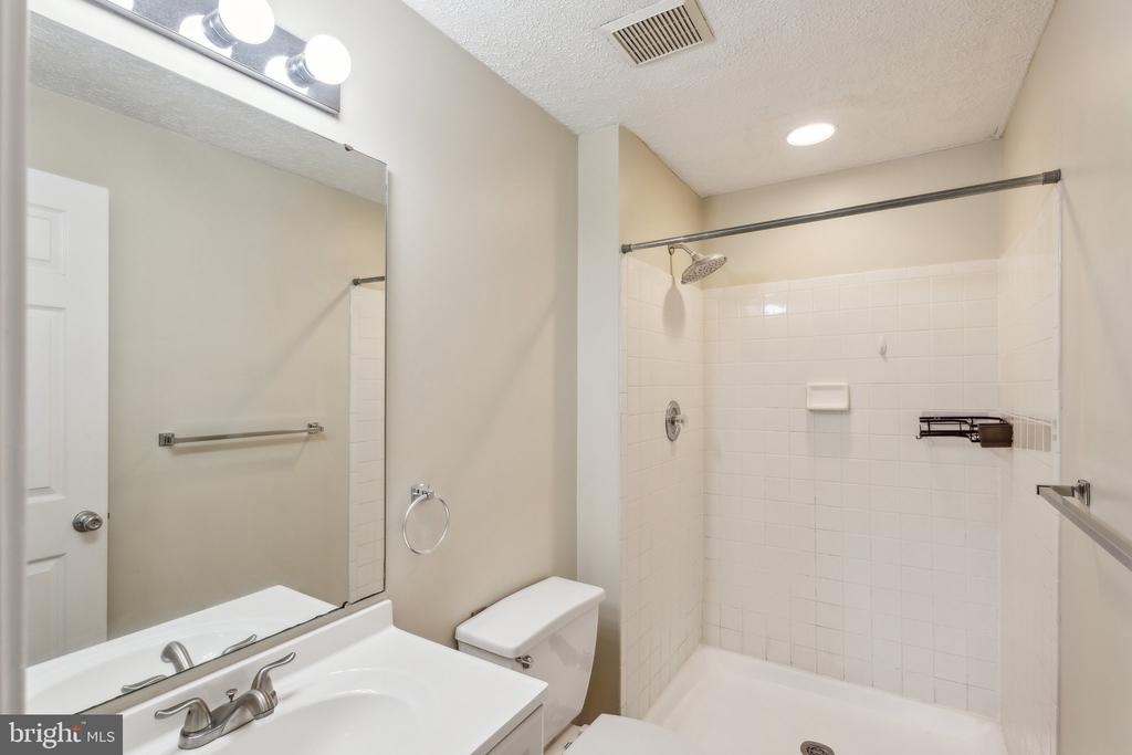 5492 PRINCE WILLIAM COURT