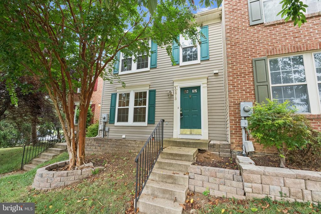 6813 FALLARD PLACE