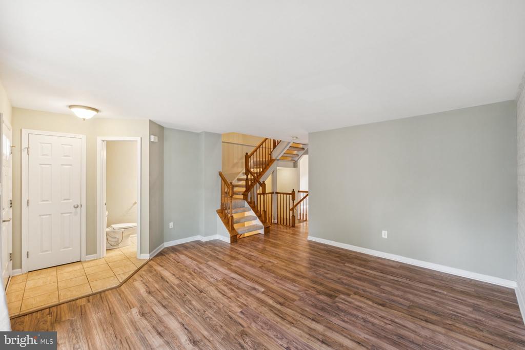 5494 PRINCE WILLIAM COURT