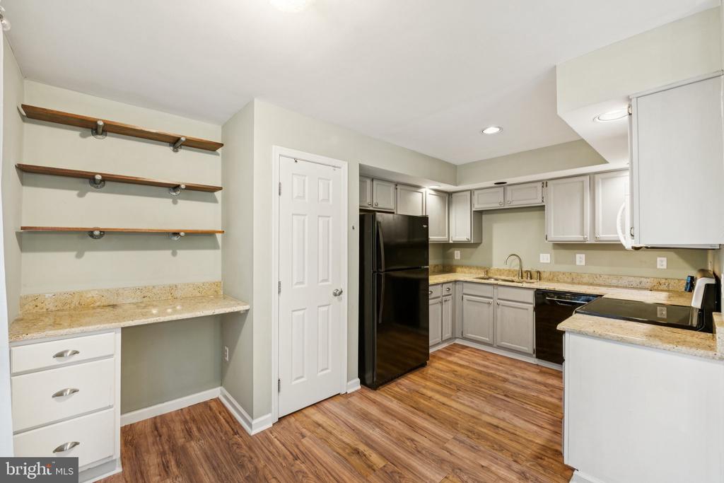 5494 PRINCE WILLIAM COURT