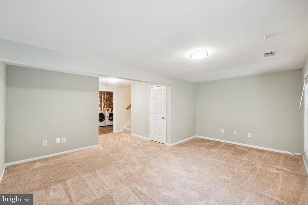 5494 PRINCE WILLIAM COURT