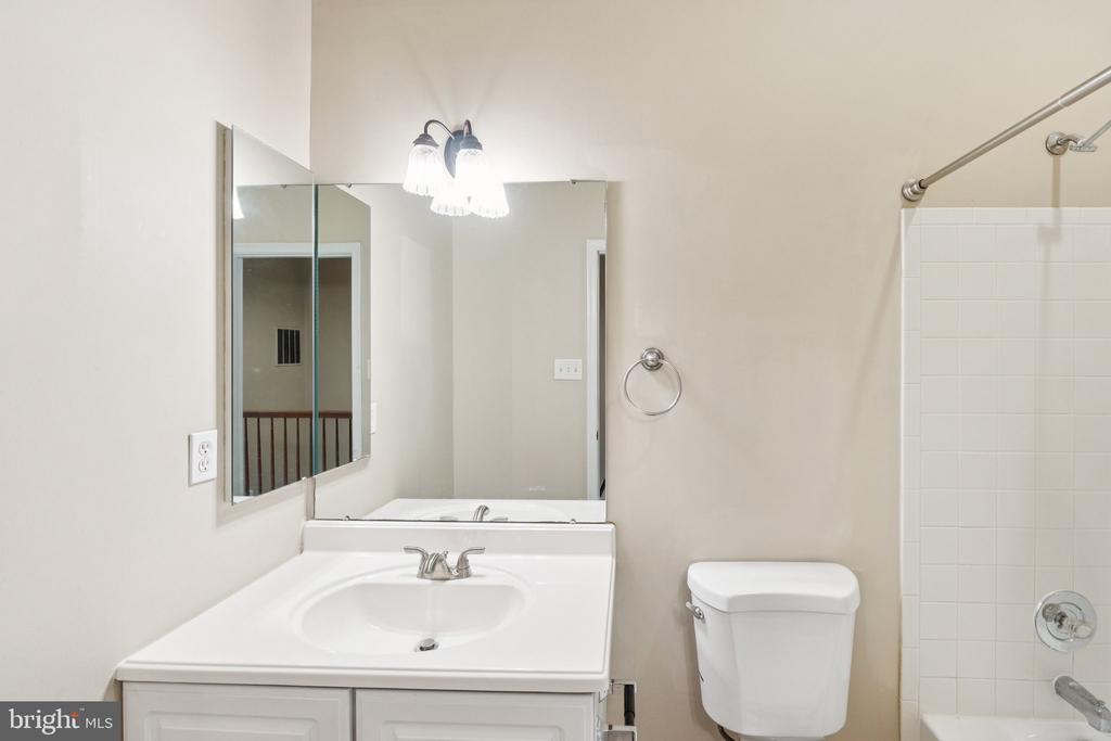 5494 PRINCE WILLIAM COURT
