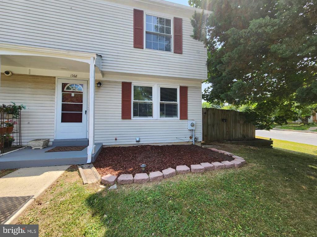 1768 CARRIAGE WAY