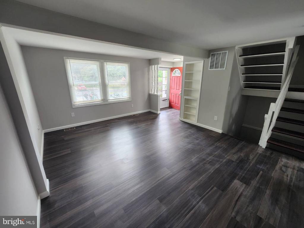 1768 CARRIAGE WAY