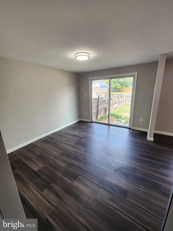 1768 CARRIAGE WAY