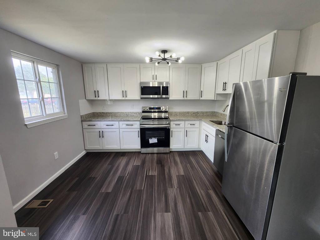 1768 CARRIAGE WAY