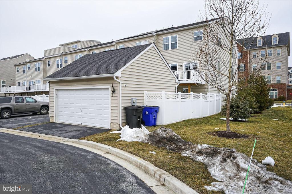 6413 WALCOTT LANE