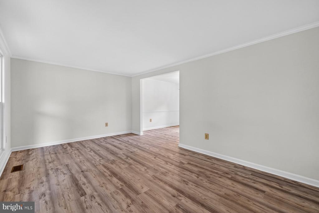 302 SPRING GATE COURT