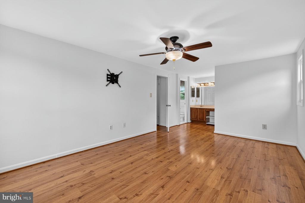 302 SPRING GATE COURT