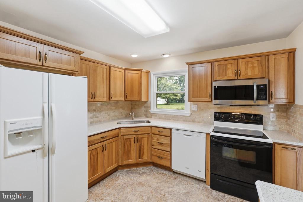 3405 LIVINGSTON DRIVE