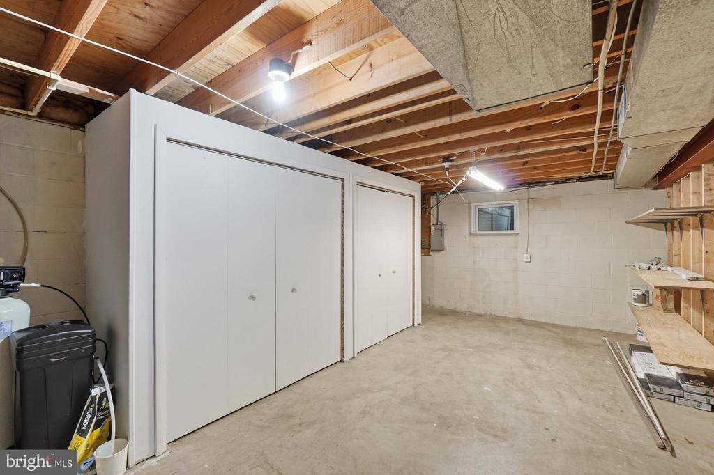 3405 LIVINGSTON DRIVE