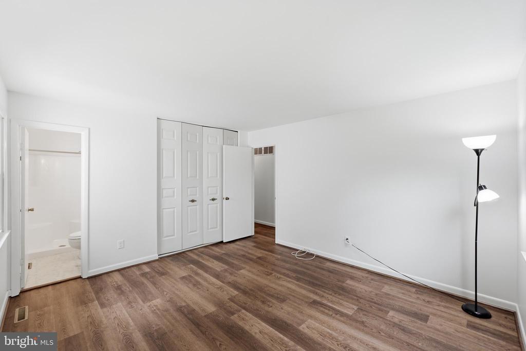 3405 LIVINGSTON DRIVE