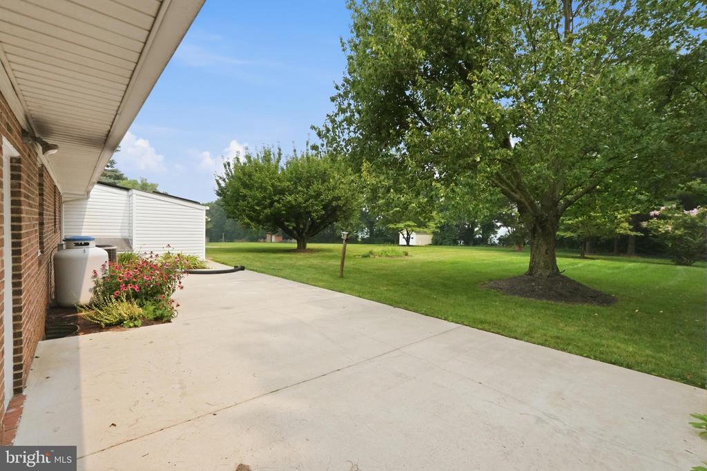 3405 LIVINGSTON DRIVE