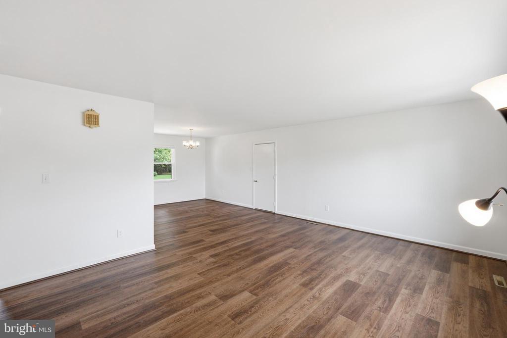 3405 LIVINGSTON DRIVE