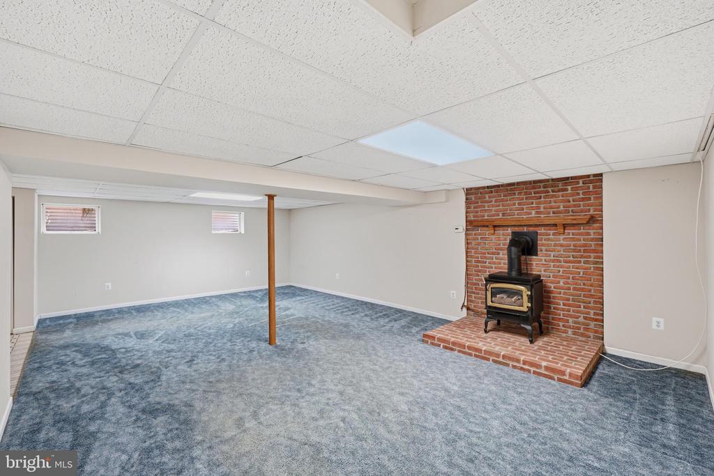 3405 LIVINGSTON DRIVE