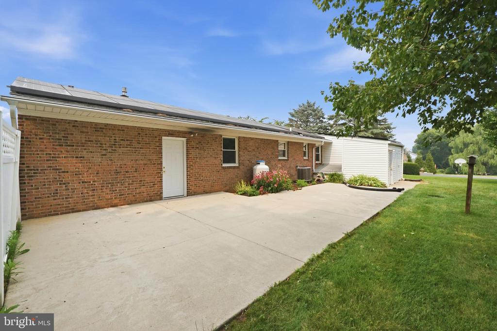 3405 LIVINGSTON DRIVE