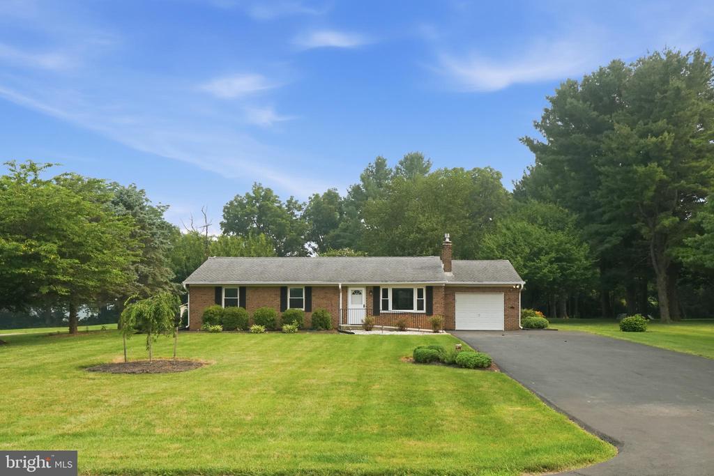 3405 LIVINGSTON DRIVE