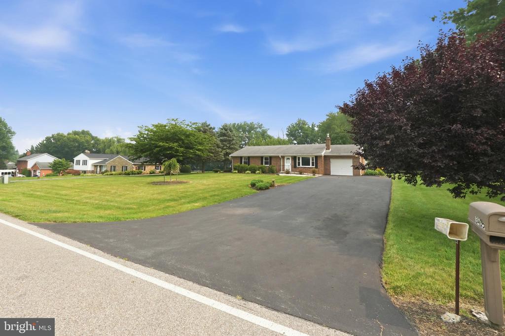 3405 LIVINGSTON DRIVE