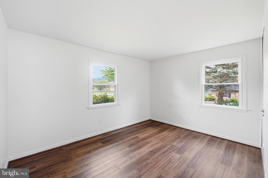 3405 LIVINGSTON DRIVE