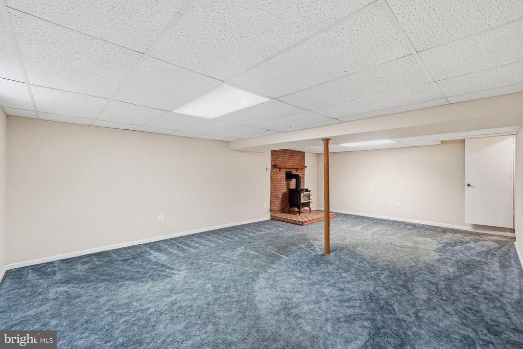 3405 LIVINGSTON DRIVE
