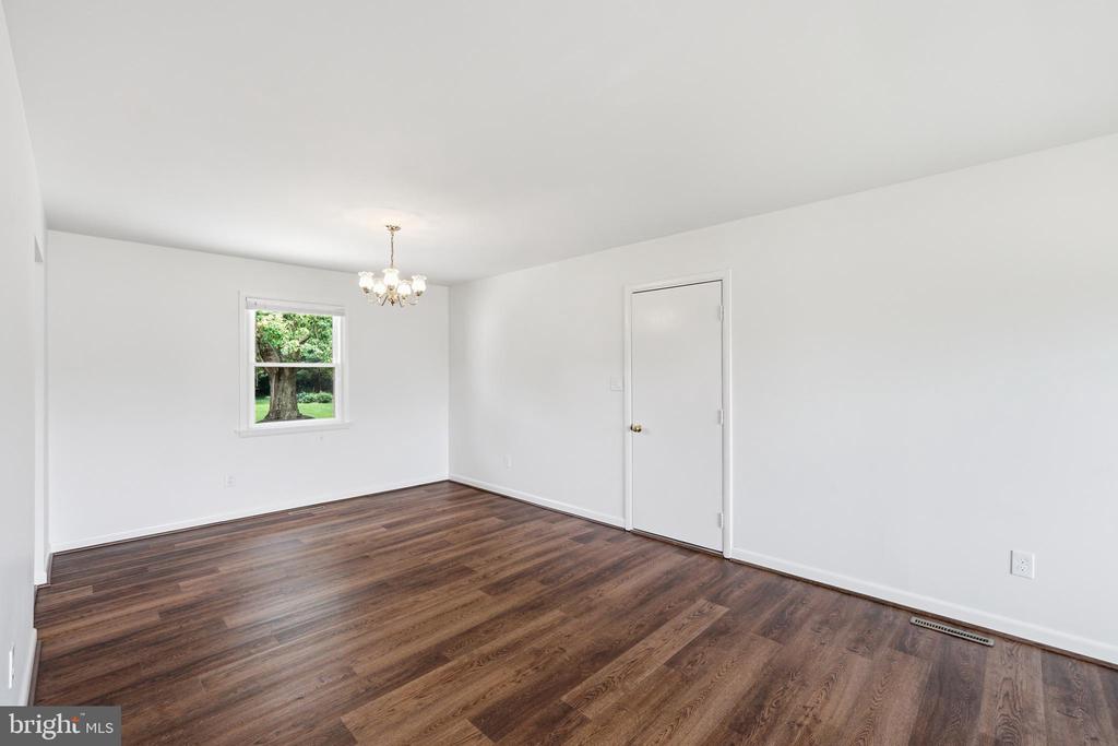 3405 LIVINGSTON DRIVE