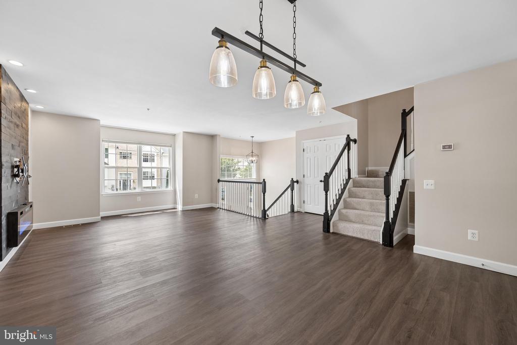 6208 CLIFFSIDE TERRACE