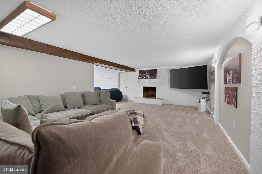 2901 FRANCIS DRIVE