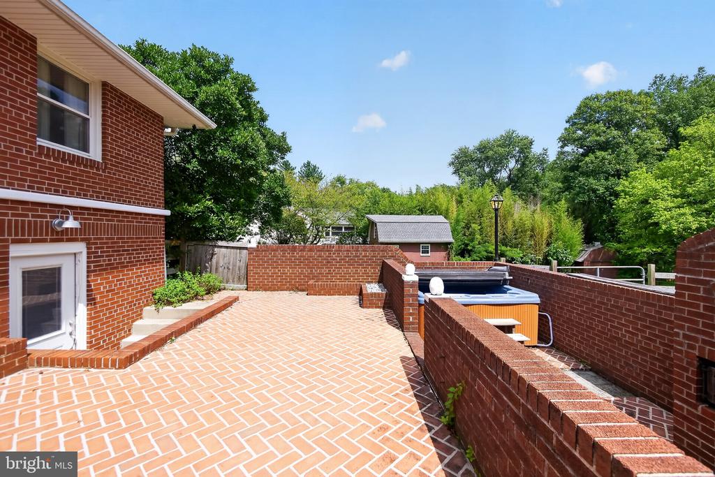 2901 FRANCIS DRIVE