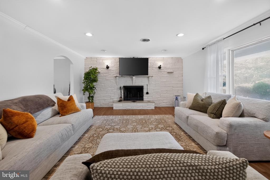 2901 FRANCIS DRIVE