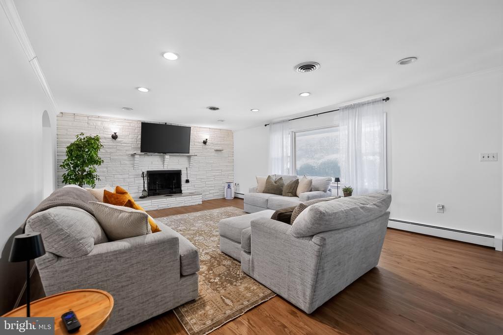 2901 FRANCIS DRIVE
